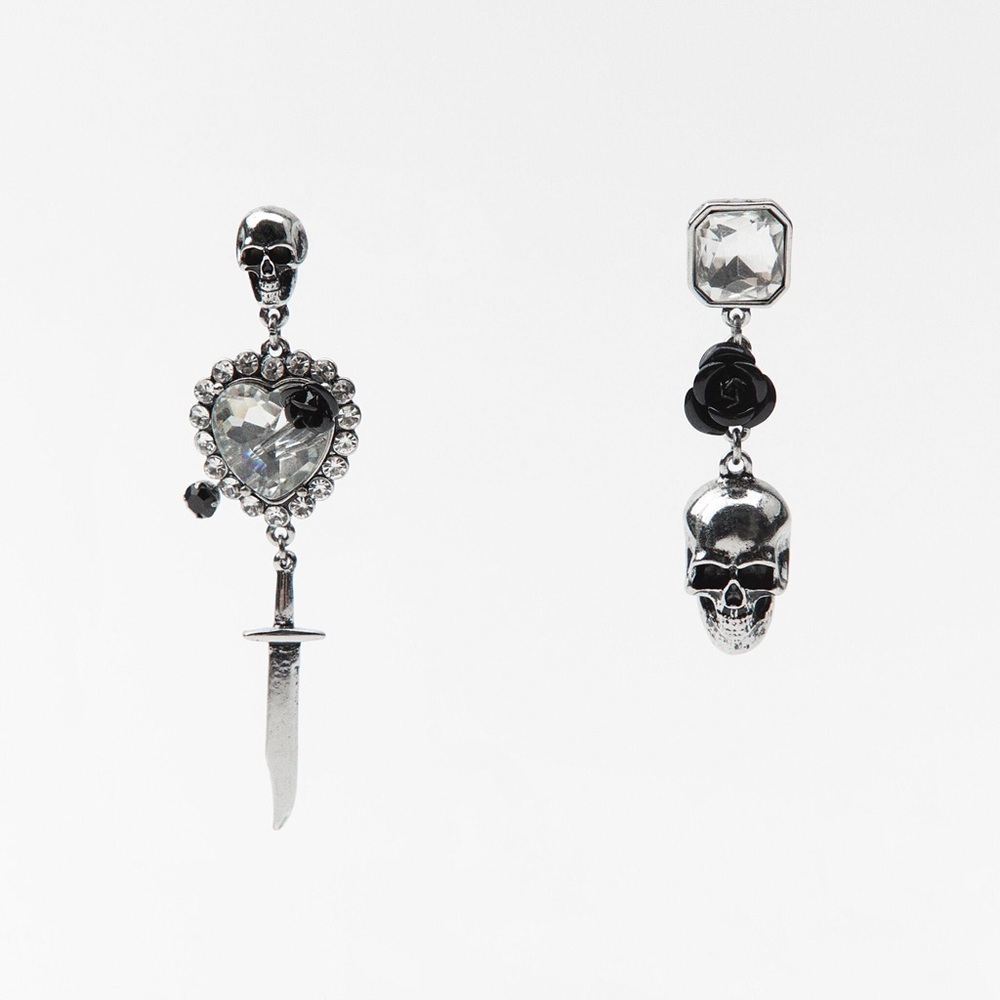 ZARA Skull Heart Earrings NWT ✨✨🔥🔥 Halloween